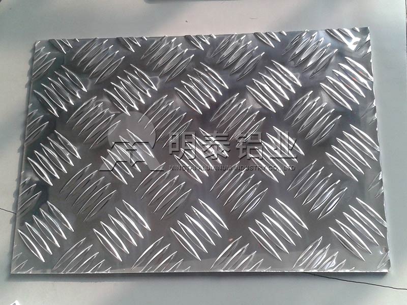 車廂用花紋鋁板合金規(guī)格有哪些？不同花紋板價(jià)格不同